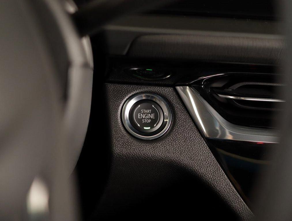 new 2025 Buick Envista car, priced at $27,430