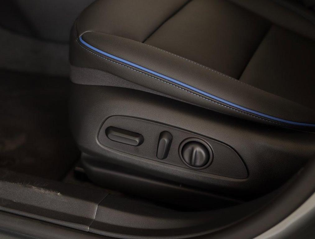 new 2025 Buick Envista car, priced at $27,430