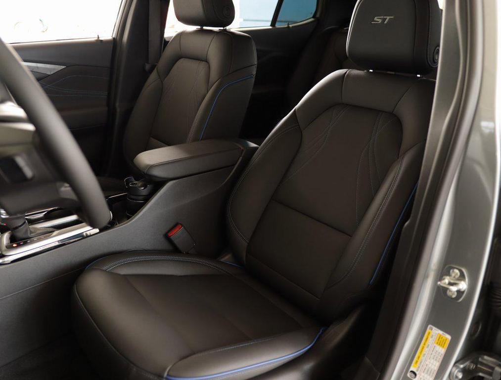 new 2025 Buick Envista car, priced at $27,430
