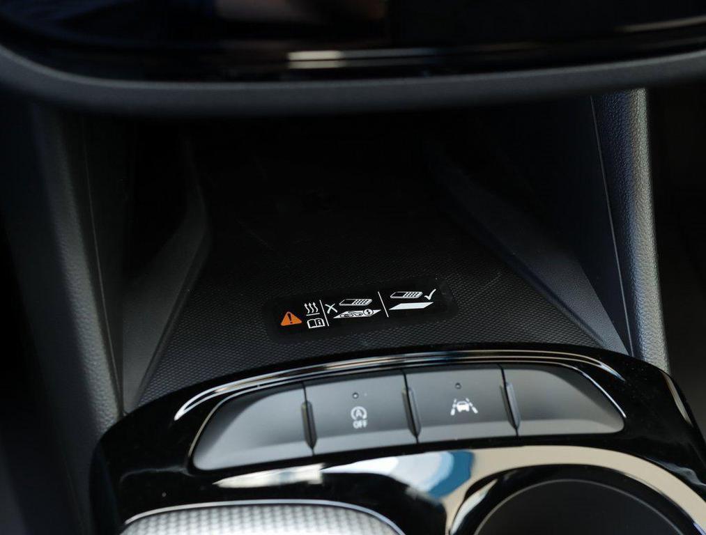 new 2025 Buick Envista car, priced at $29,590