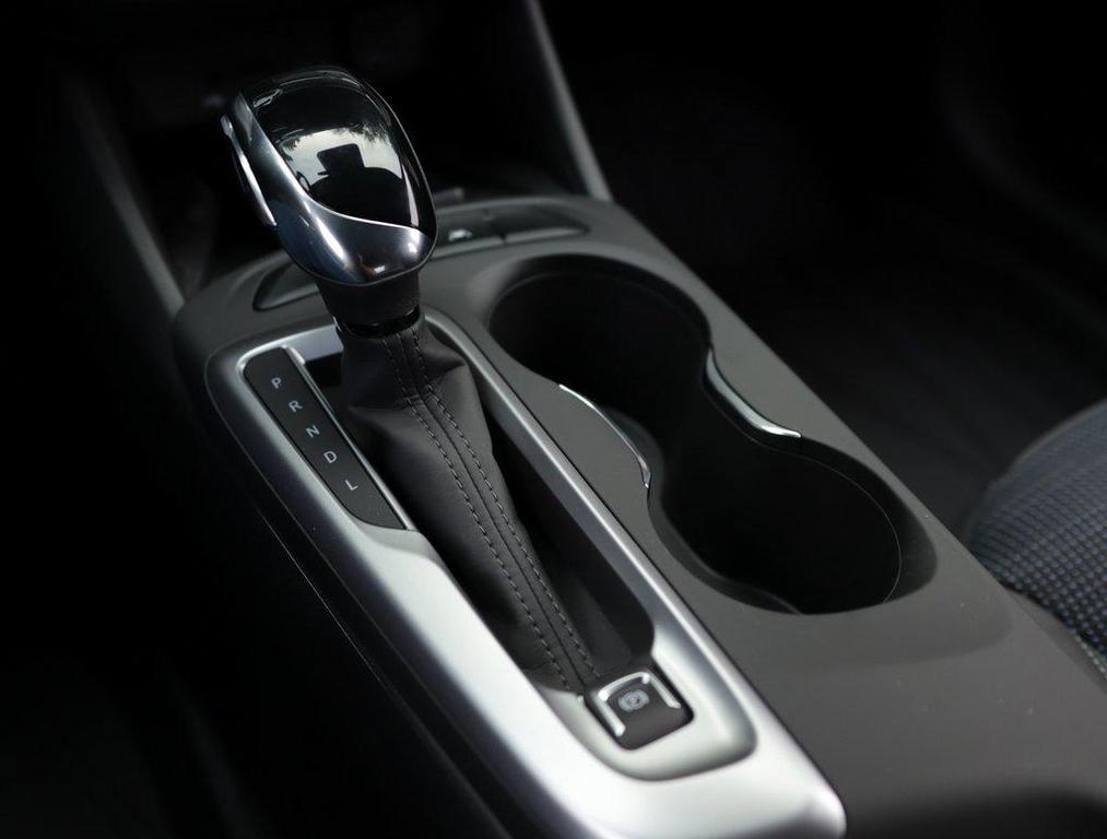 new 2025 Buick Envista car, priced at $26,850