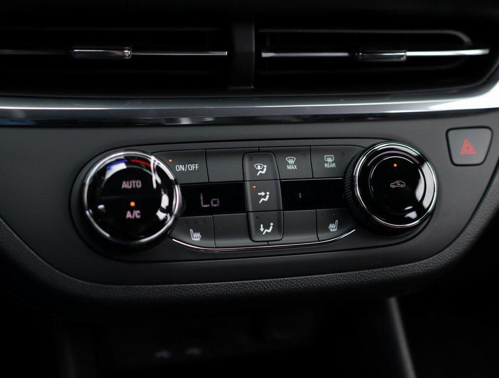 new 2025 Buick Envista car, priced at $26,850