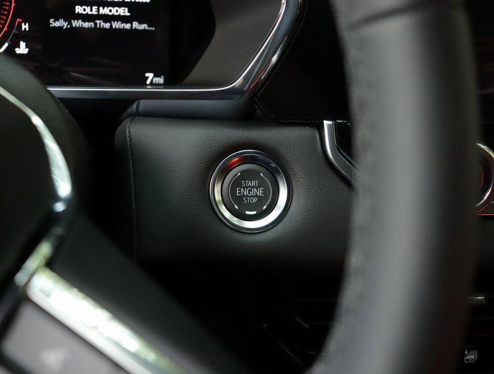 new 2025 GMC Canyon car, priced at $41,375