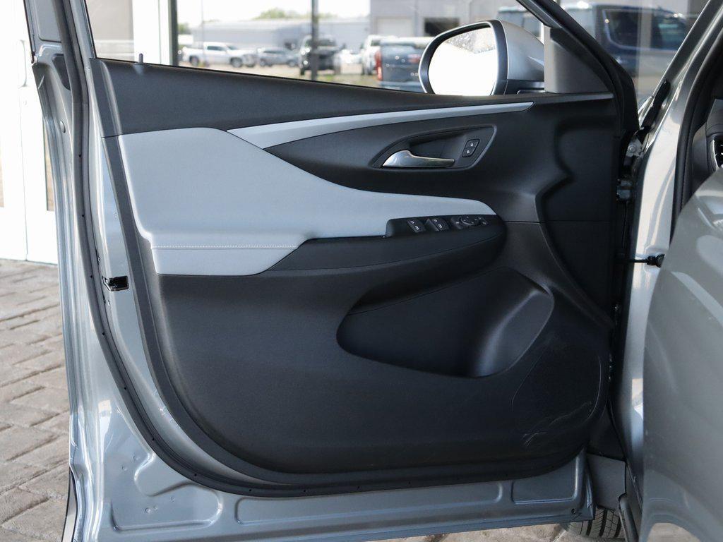 new 2025 Buick Envista car, priced at $23,890