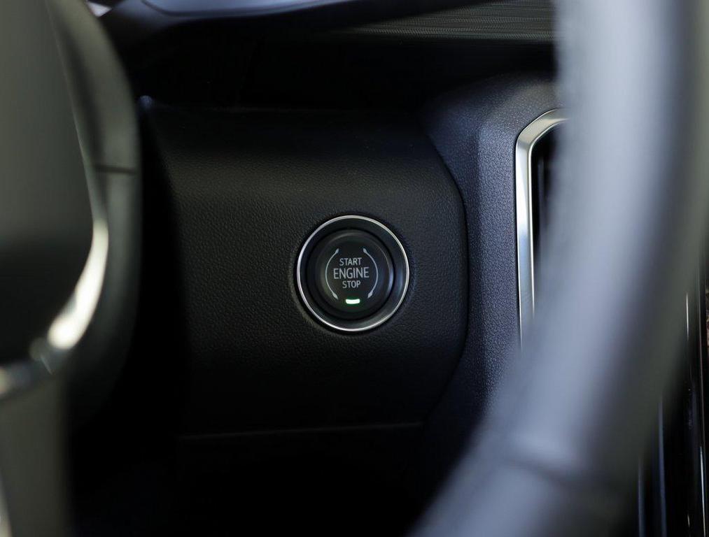 new 2025 GMC Acadia car, priced at $50,325
