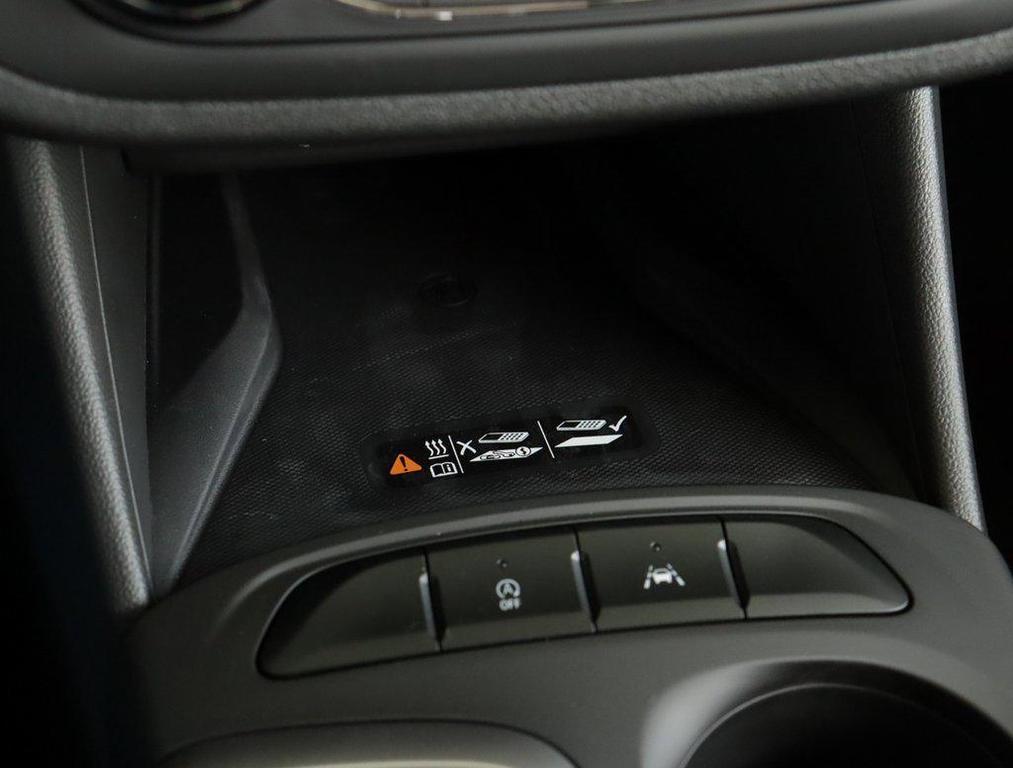 new 2025 Buick Envista car, priced at $25,830