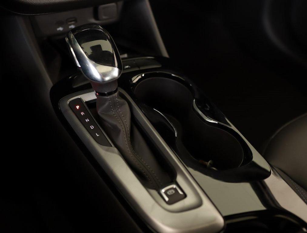 new 2025 Buick Envista car, priced at $28,520