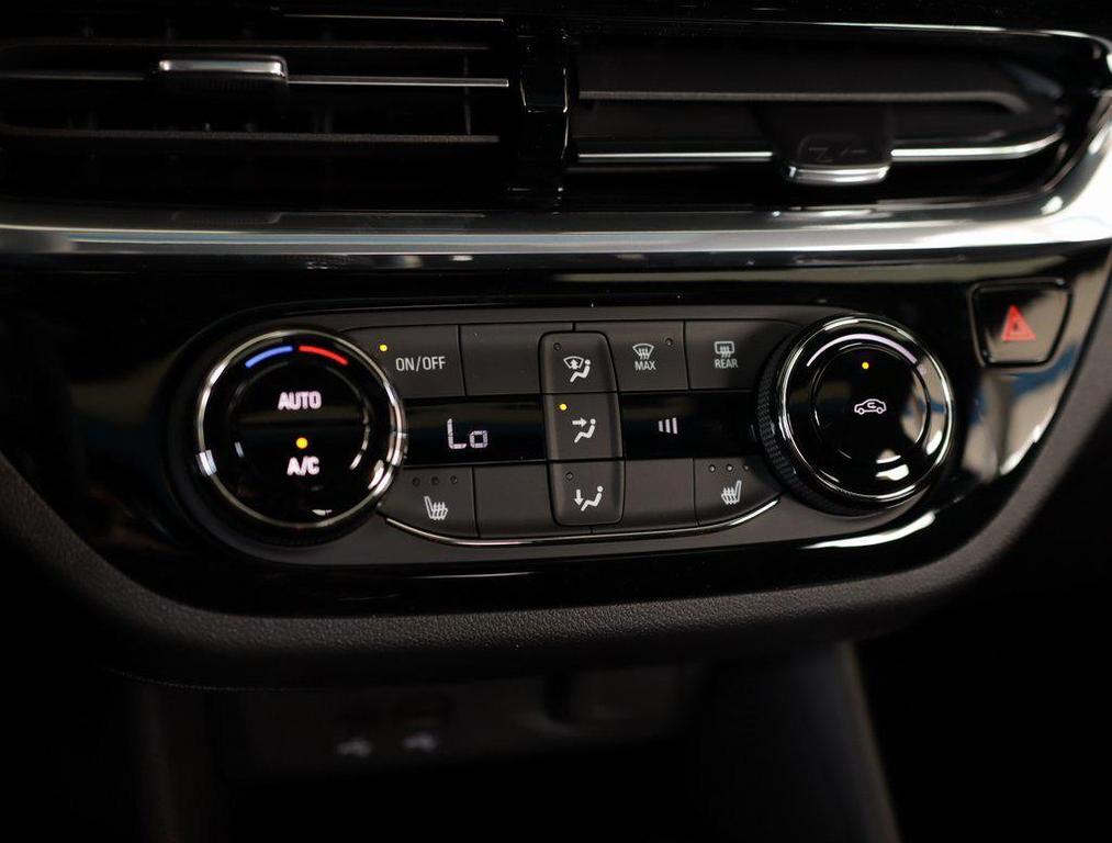 new 2025 Buick Envista car, priced at $28,520