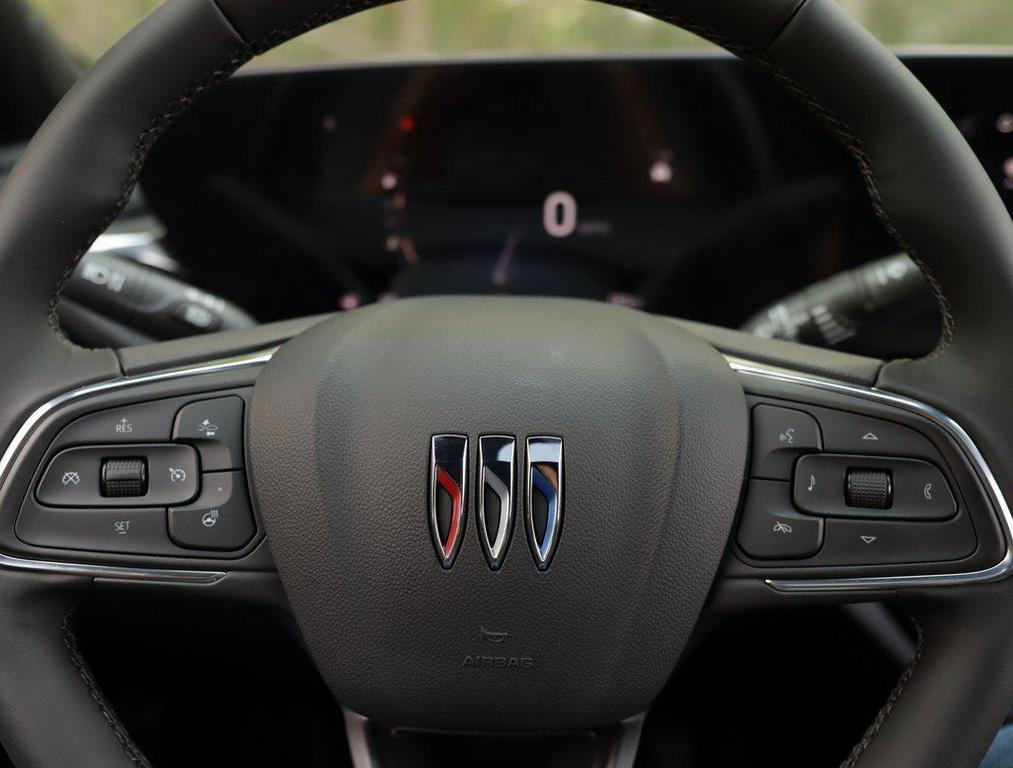 new 2025 Buick Envista car, priced at $28,599