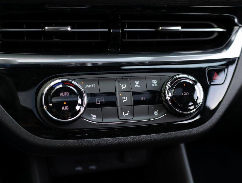 new 2025 Buick Envista car, priced at $28,599