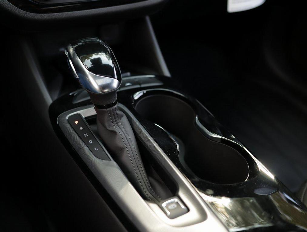 new 2025 Buick Envista car, priced at $28,599