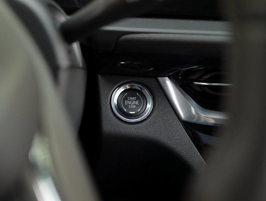 new 2025 Buick Envista car, priced at $28,599