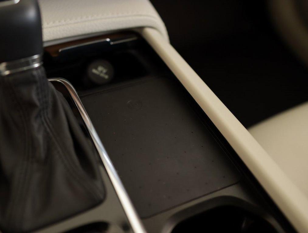used 2022 Volvo XC90 car, priced at $36,970