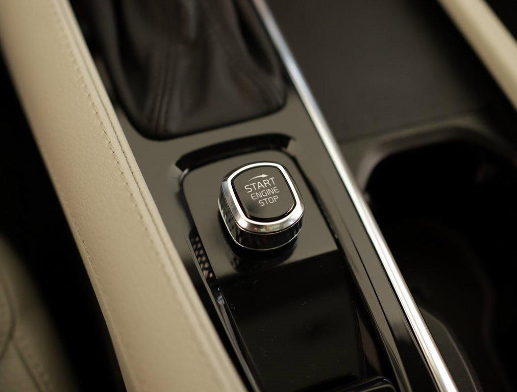 used 2022 Volvo XC90 car, priced at $36,970