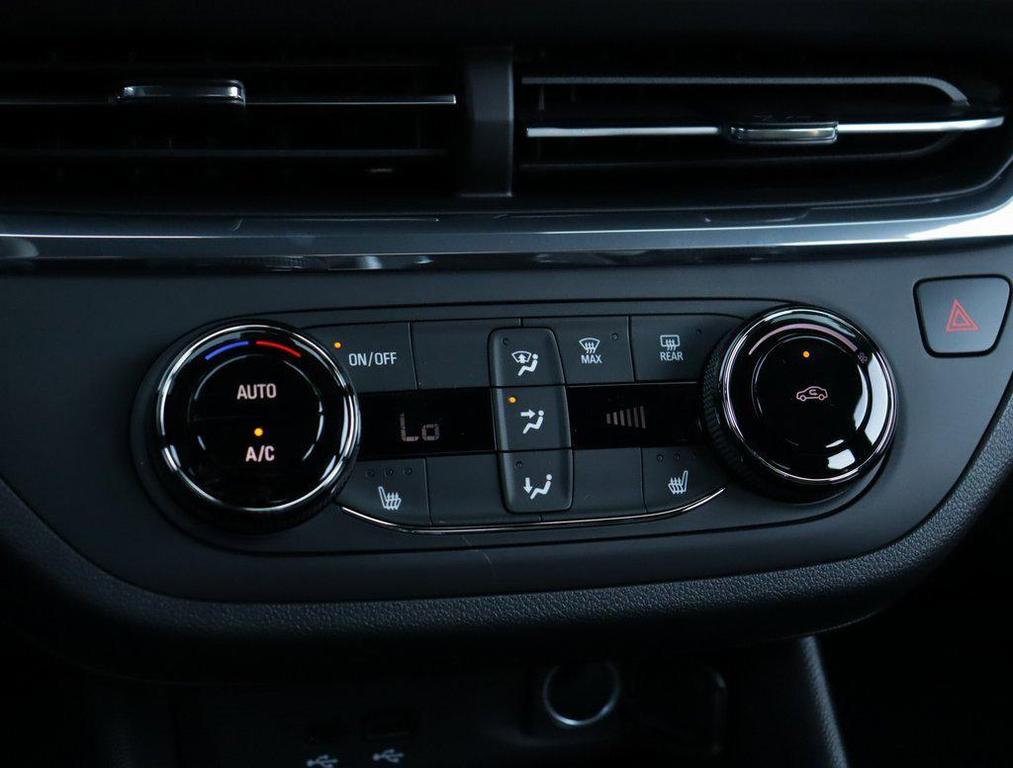 new 2025 Buick Envista car, priced at $25,830