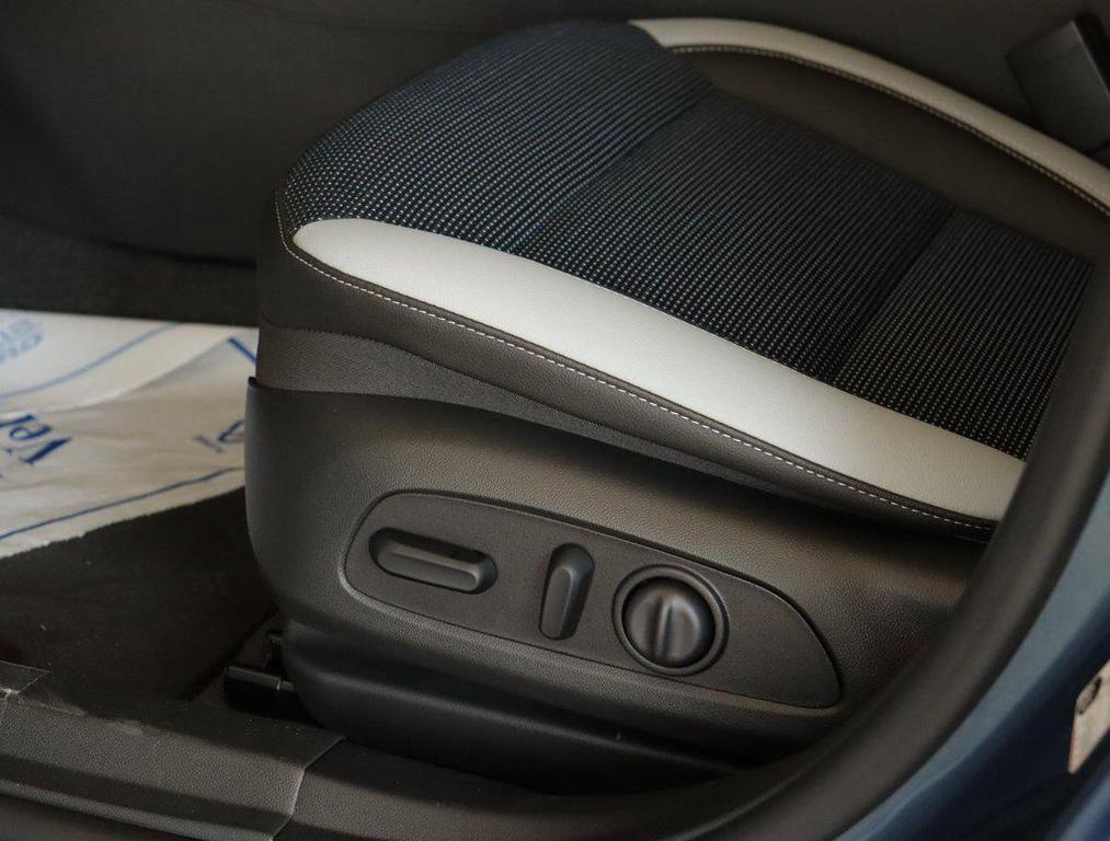 new 2025 Buick Envista car, priced at $25,830