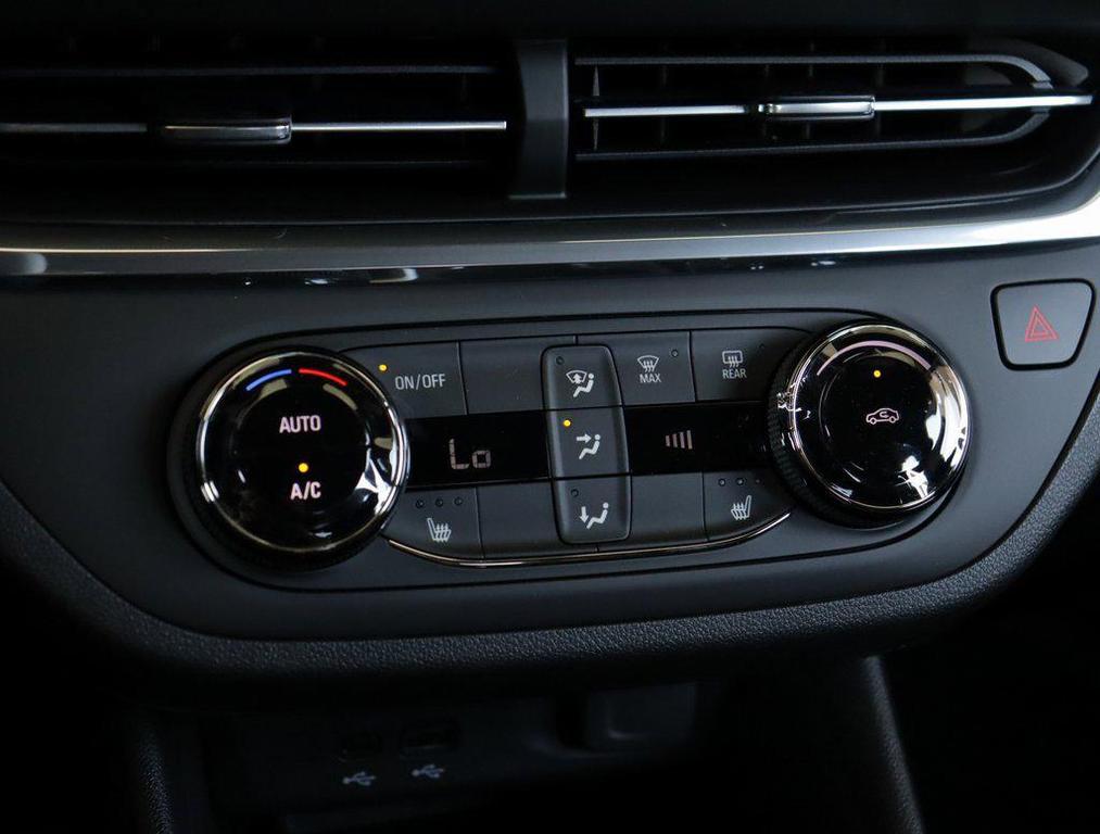 new 2025 Buick Envista car, priced at $25,830