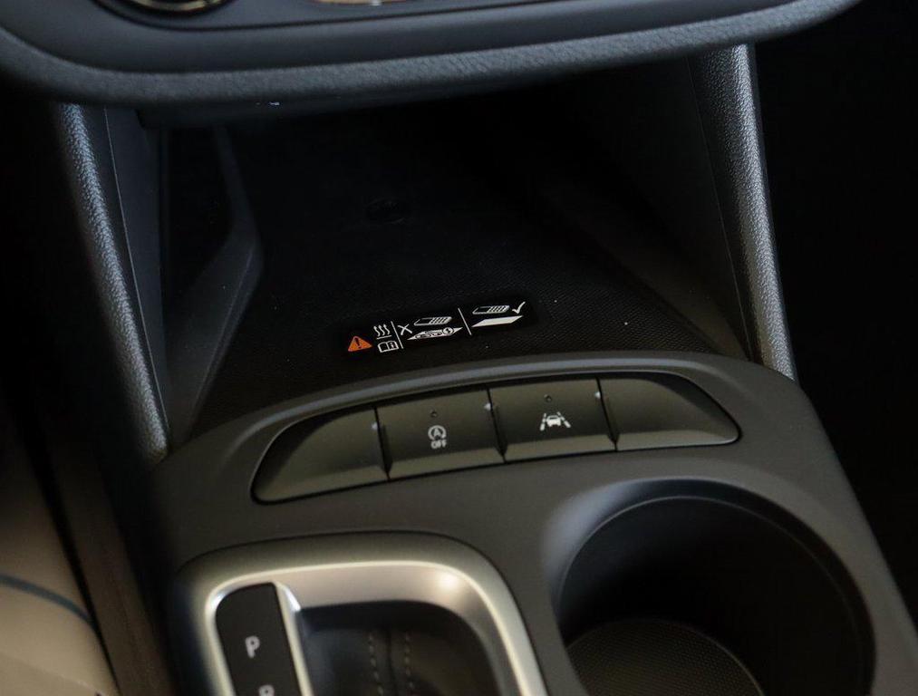 new 2025 Buick Envista car, priced at $25,830