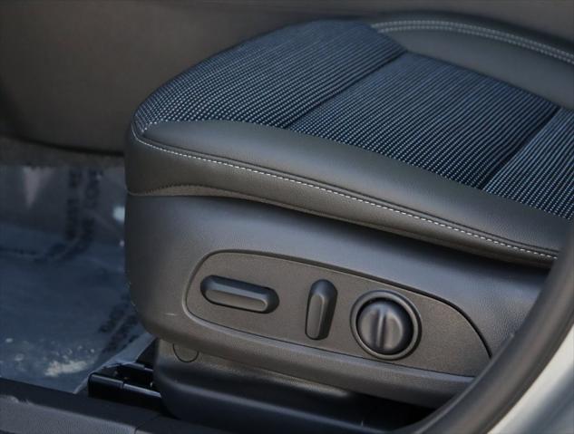 new 2025 Buick Envista car, priced at $25,628