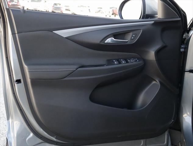 new 2025 Buick Envista car, priced at $25,628