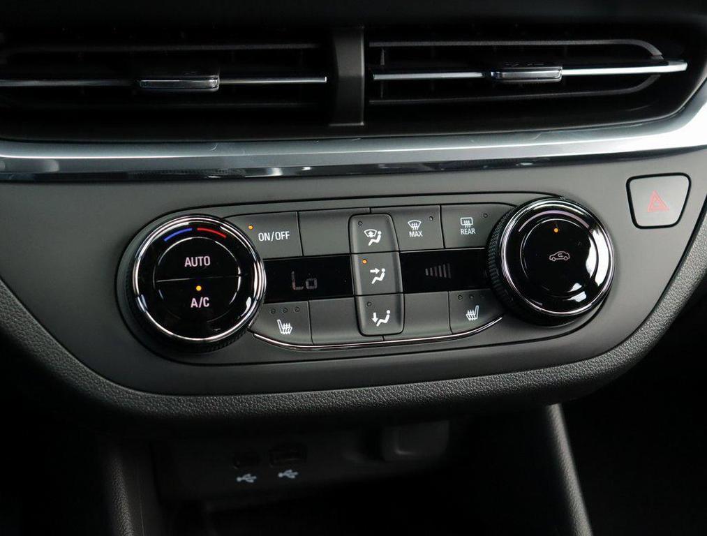 new 2025 Buick Envista car, priced at $26,080