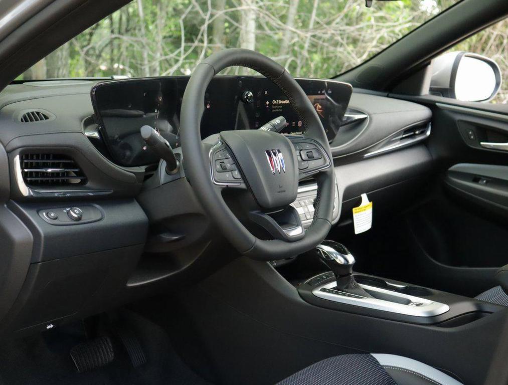 new 2025 Buick Envista car, priced at $26,080