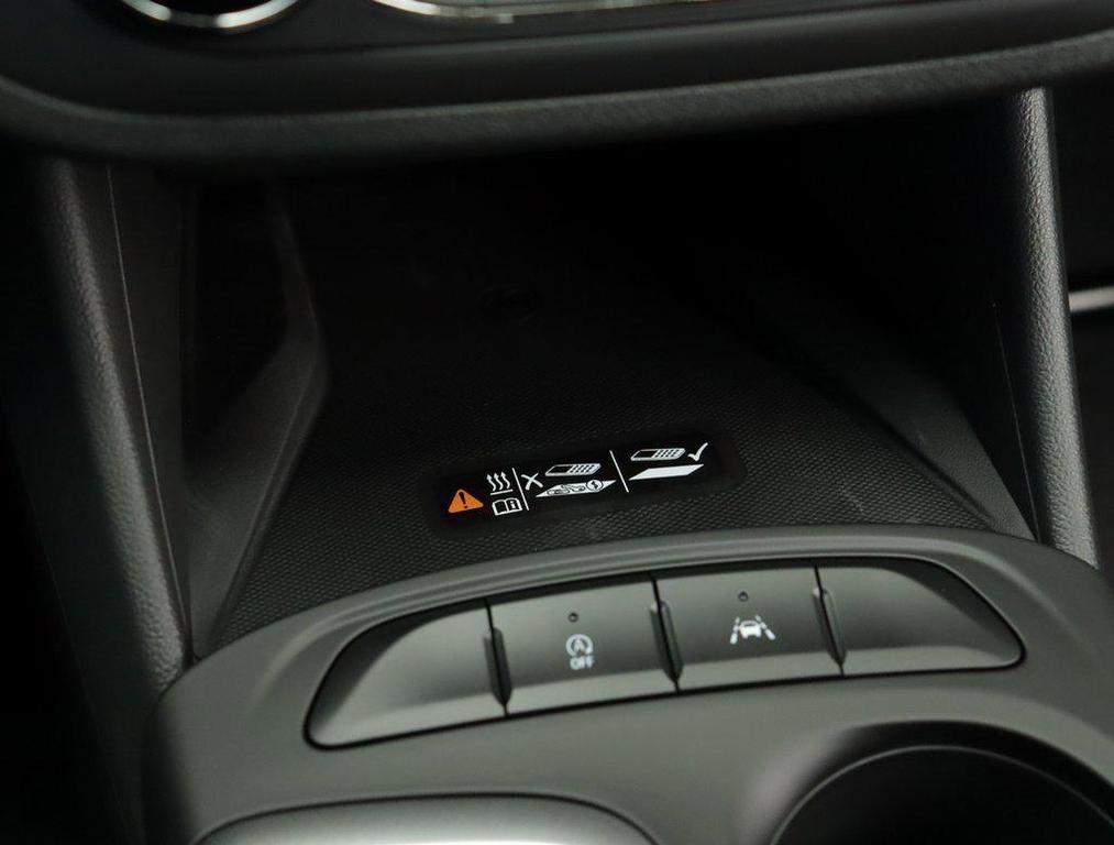 new 2025 Buick Envista car, priced at $26,080