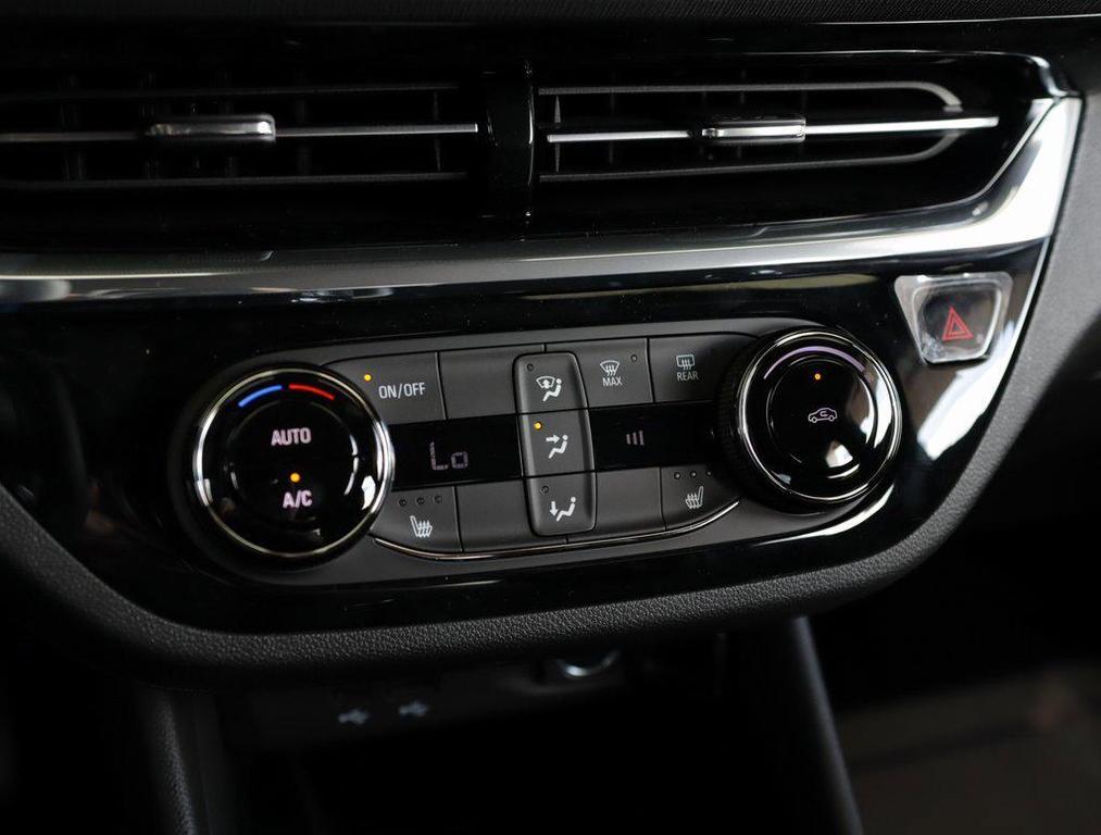 new 2025 Buick Envista car, priced at $27,730
