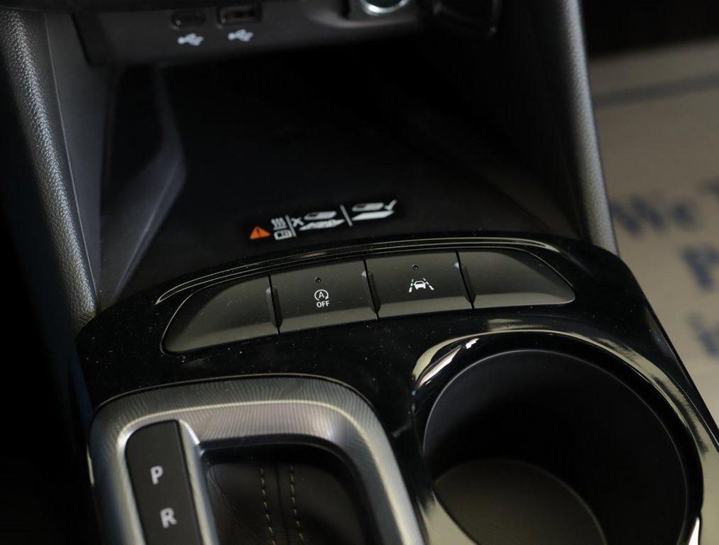 new 2025 Buick Envista car, priced at $27,730