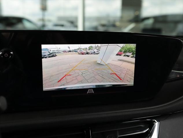 new 2025 Buick Envista car, priced at $27,075