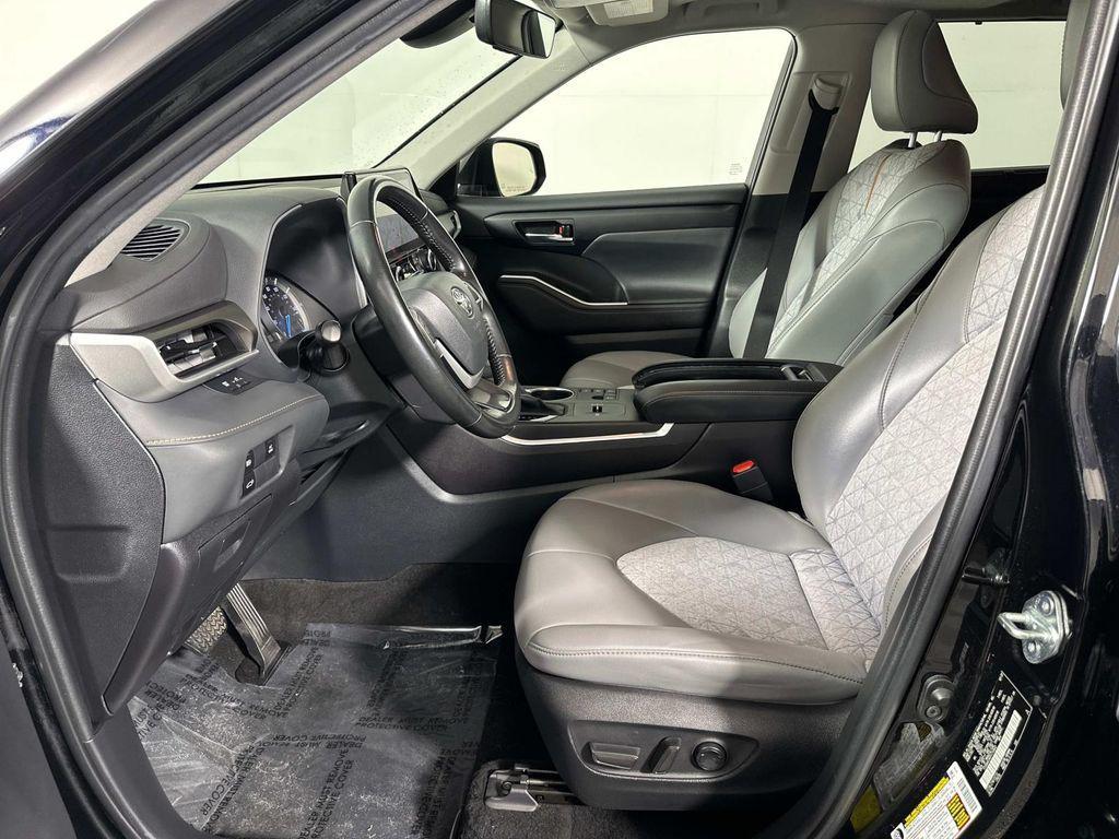 used 2023 Toyota Highlander Hybrid car, priced at $36,000