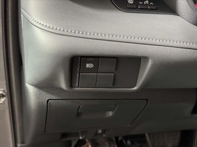 used 2021 Toyota Highlander car, priced at $26,498