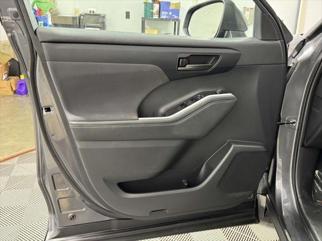 used 2021 Toyota Highlander car, priced at $26,498