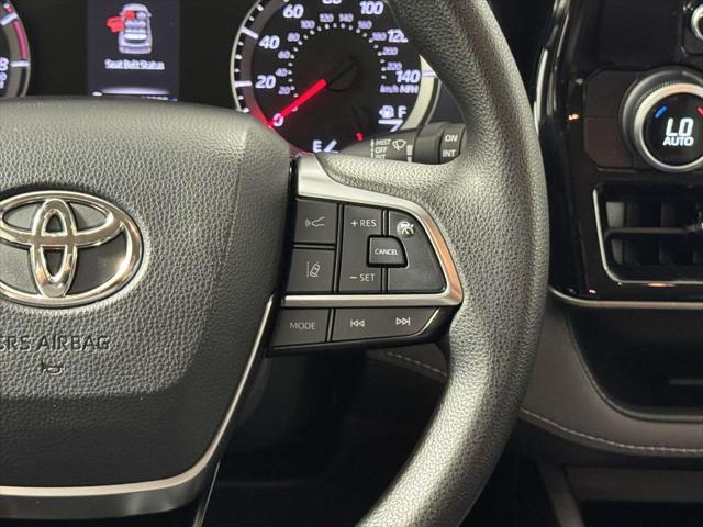 used 2021 Toyota Highlander car, priced at $26,498