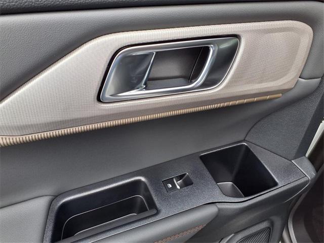 new 2025 Ford Explorer car, priced at $40,040