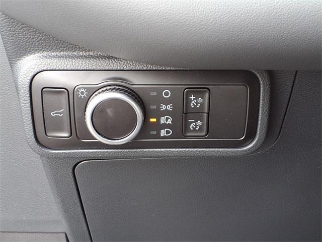 new 2025 Ford Explorer car, priced at $39,880