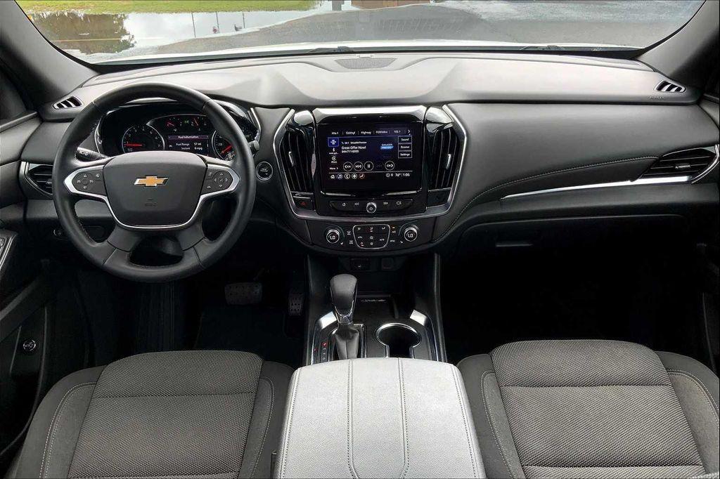 used 2023 Chevrolet Traverse car, priced at $27,999