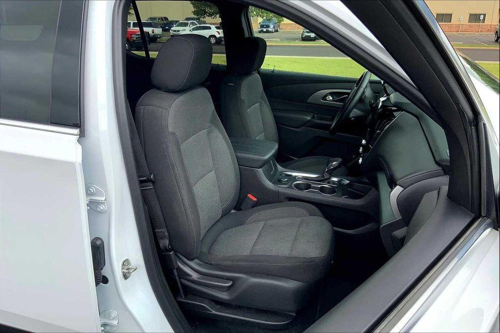 used 2023 Chevrolet Traverse car, priced at $27,999