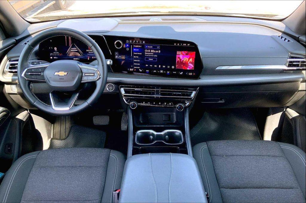 used 2025 Chevrolet Traverse car, priced at $35,999