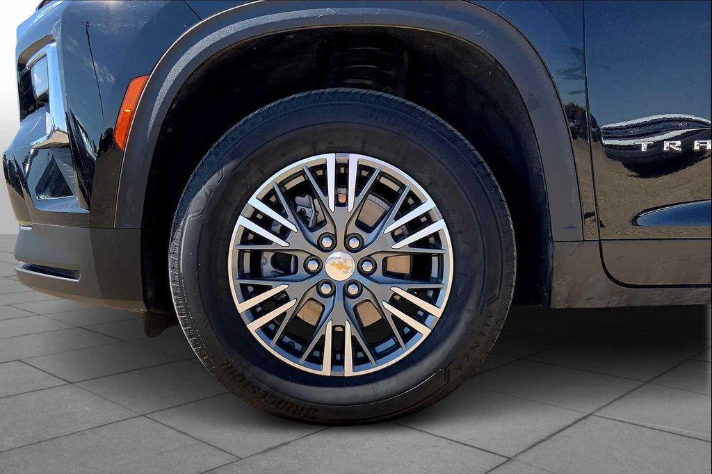 used 2025 Chevrolet Traverse car, priced at $35,999