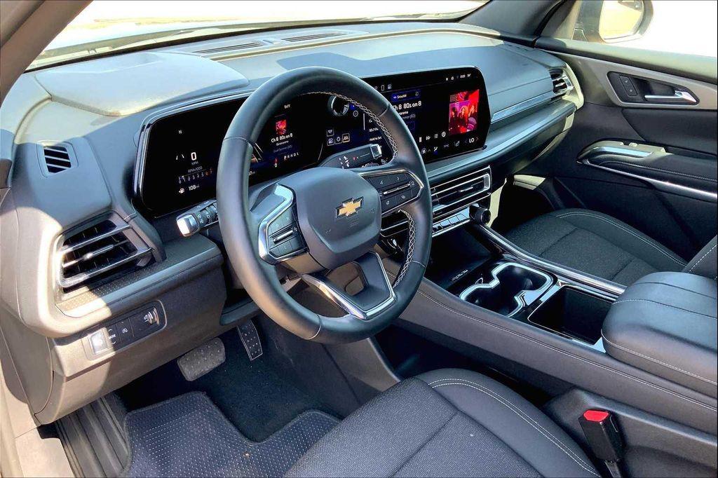 used 2025 Chevrolet Traverse car, priced at $35,999