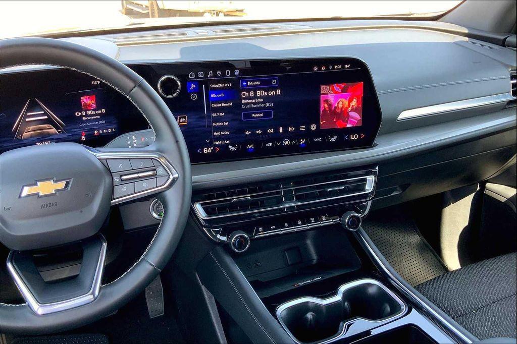 used 2025 Chevrolet Traverse car, priced at $35,999