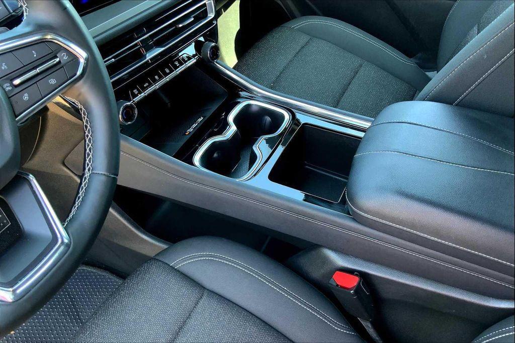 used 2025 Chevrolet Traverse car, priced at $35,999