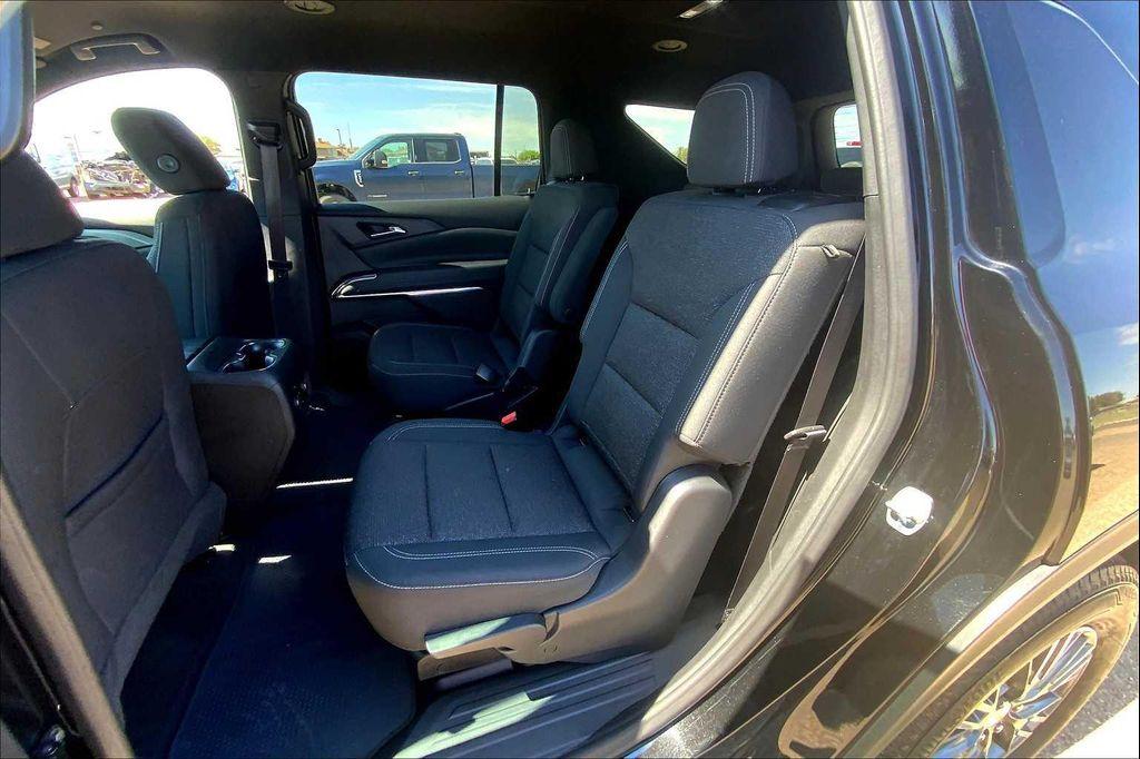 used 2025 Chevrolet Traverse car, priced at $35,999