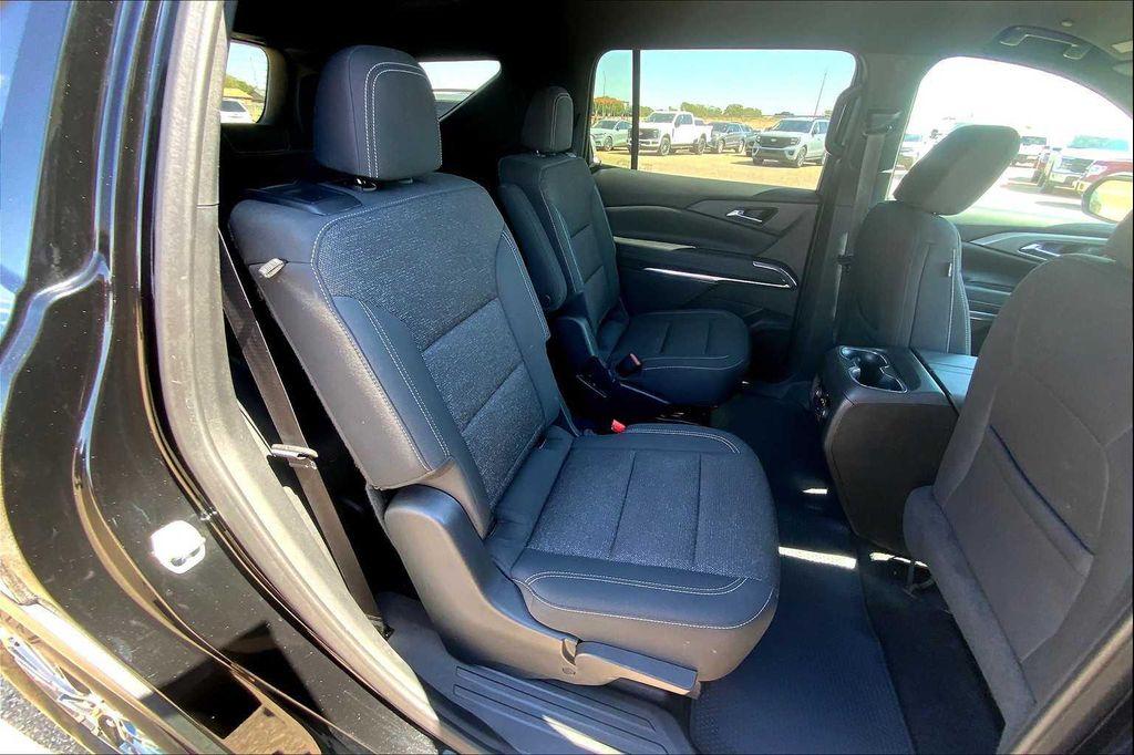 used 2025 Chevrolet Traverse car, priced at $35,999