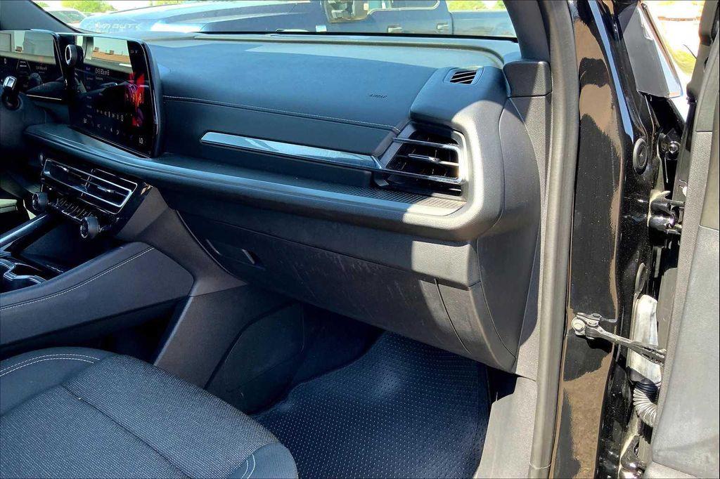 used 2025 Chevrolet Traverse car, priced at $35,999