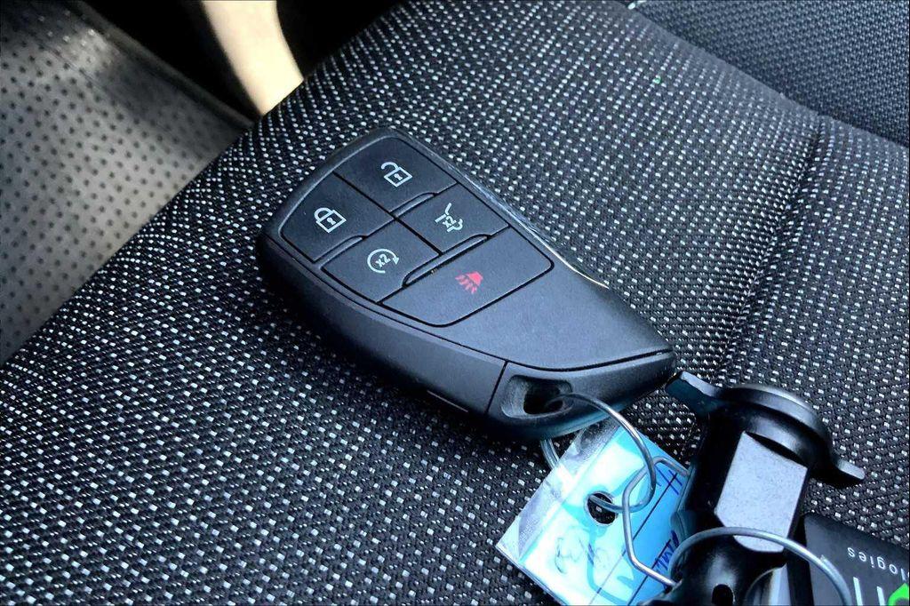 used 2025 Chevrolet Traverse car, priced at $35,999