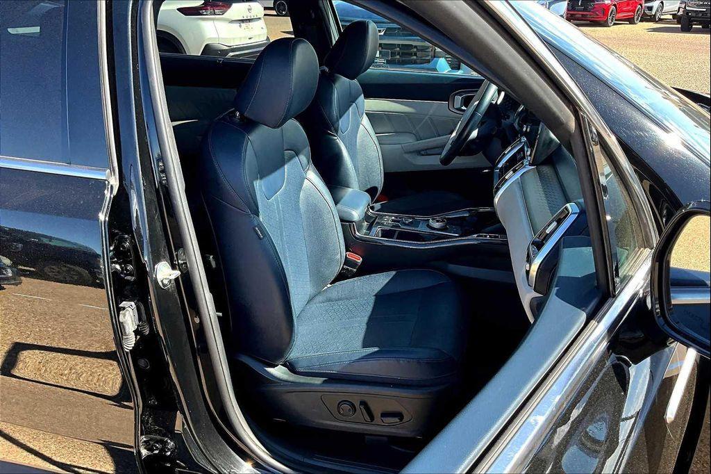 used 2023 Kia Sorento Hybrid car, priced at $26,999