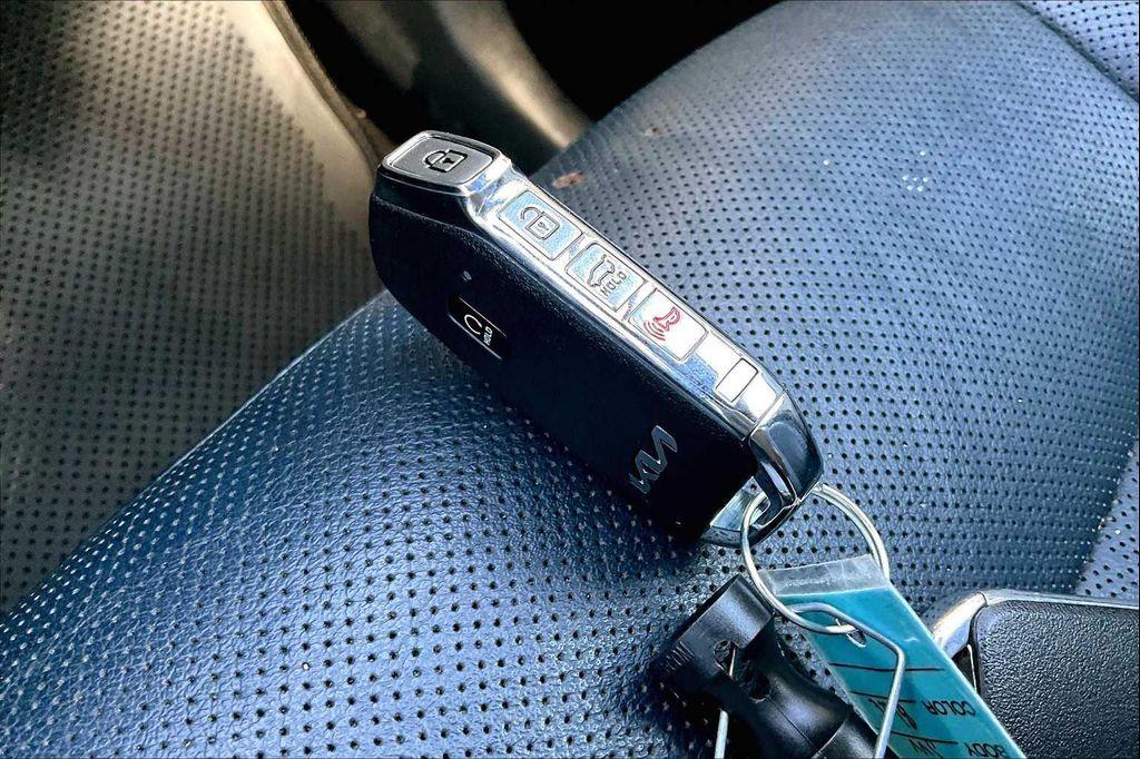 used 2023 Kia Sorento Hybrid car, priced at $26,999