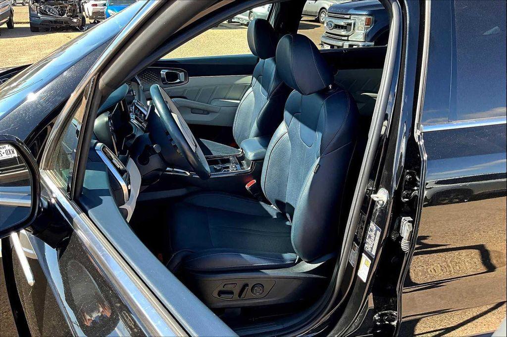 used 2023 Kia Sorento Hybrid car, priced at $26,999